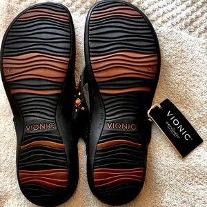 NWT Vionic women’s size 10 sandles